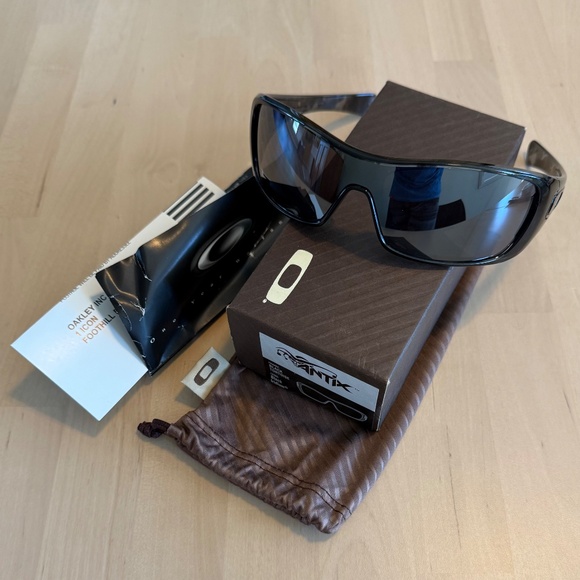 RARE - NIB - OAKLEY Antix - Black Tortoise w/Black Iridium - Picture 1 of 6